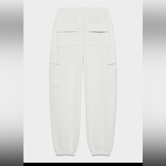 Aritzia Cozy Sweatfleece Mega Cargo Jogger - Picture 9 of 16